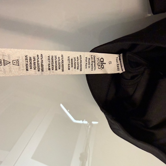 ALO Yoga Jet Black Activewear Set - Picture 6 of 8